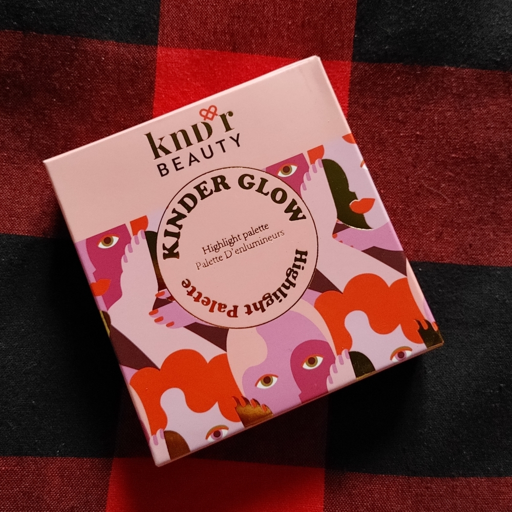 Knd'r beauty highlighter palette